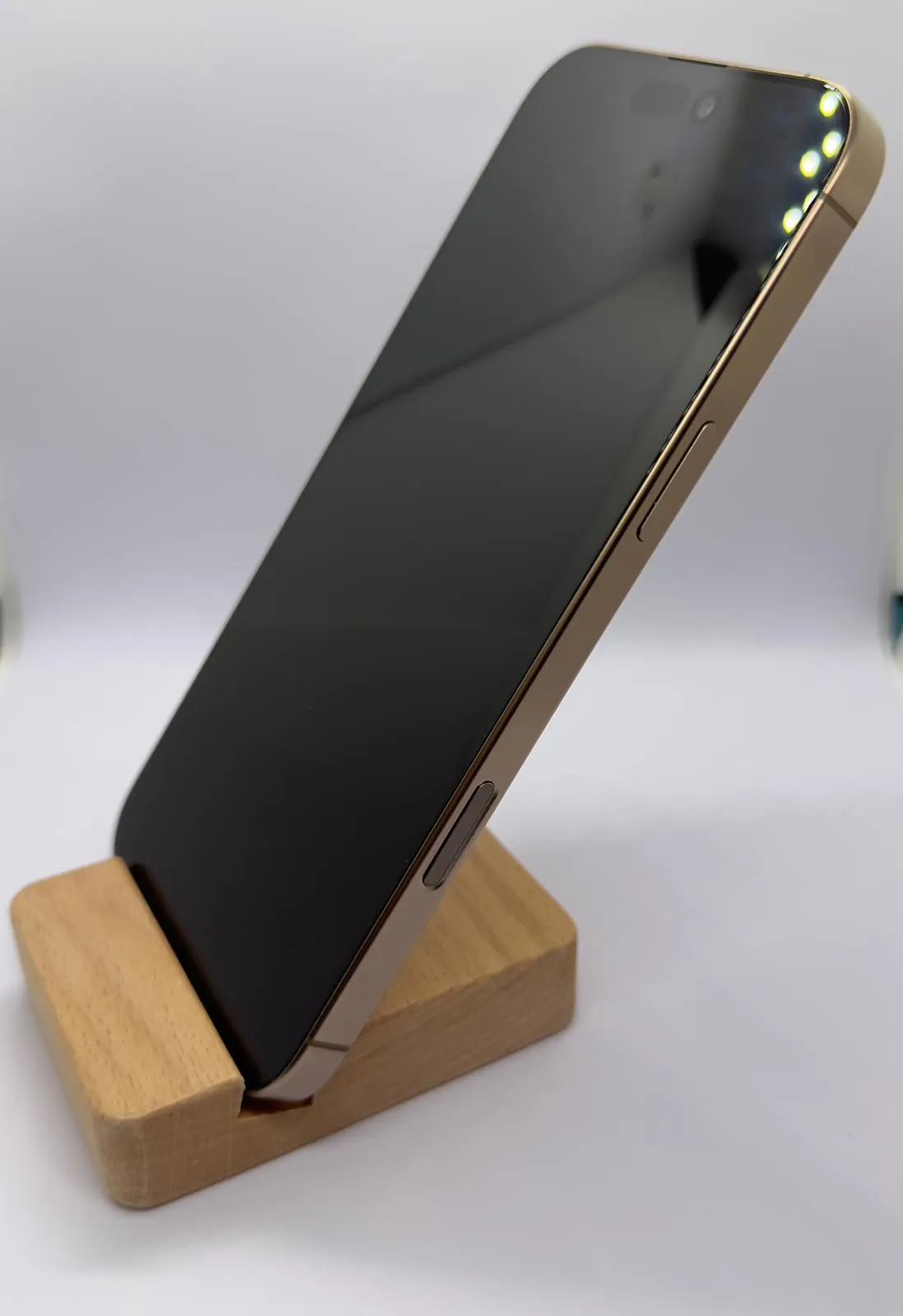 Used iPhone 16 pro max   photo 4 – Jurong East