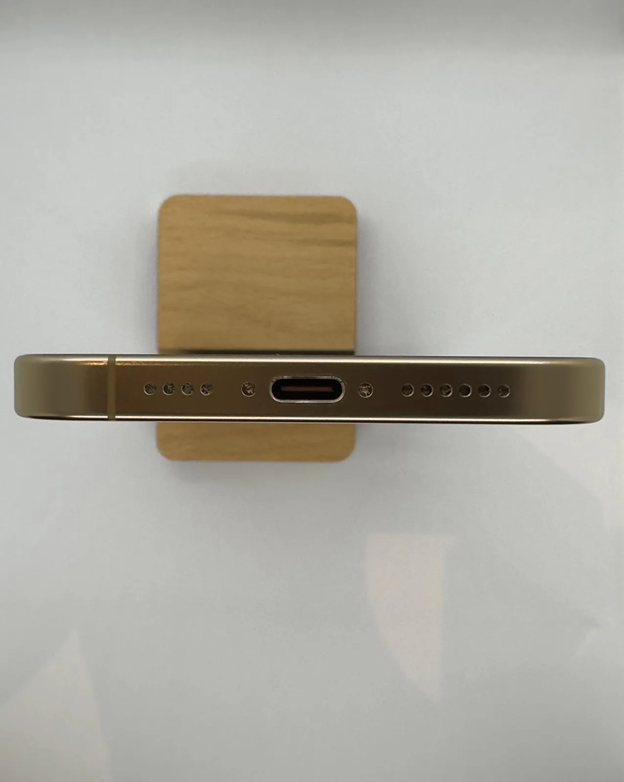 Used iPhone 16 pro max   photo 2 – Jurong East
