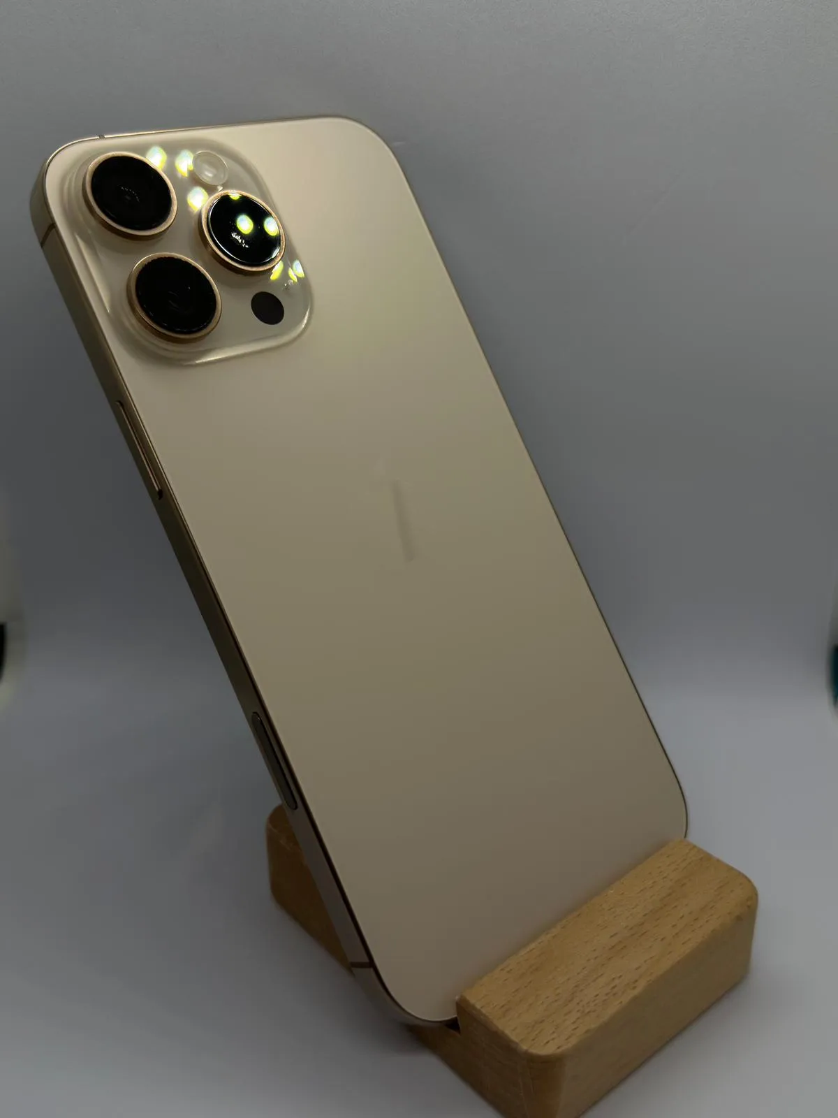 Used iPhone 16 pro max   photo 3 – Jurong East