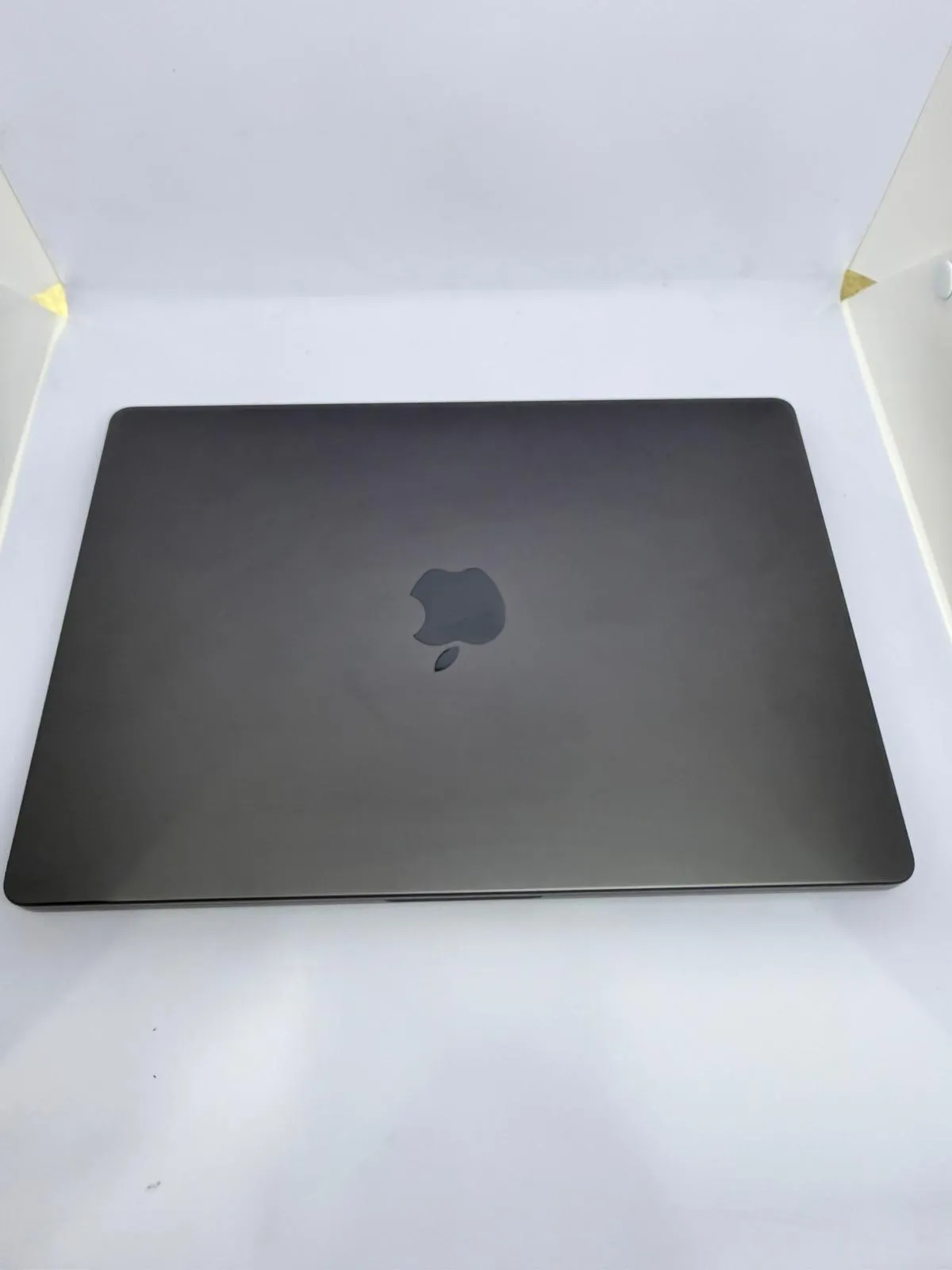 MacBook Pro M5 14-inch photo 1 – Bugis, Rochor