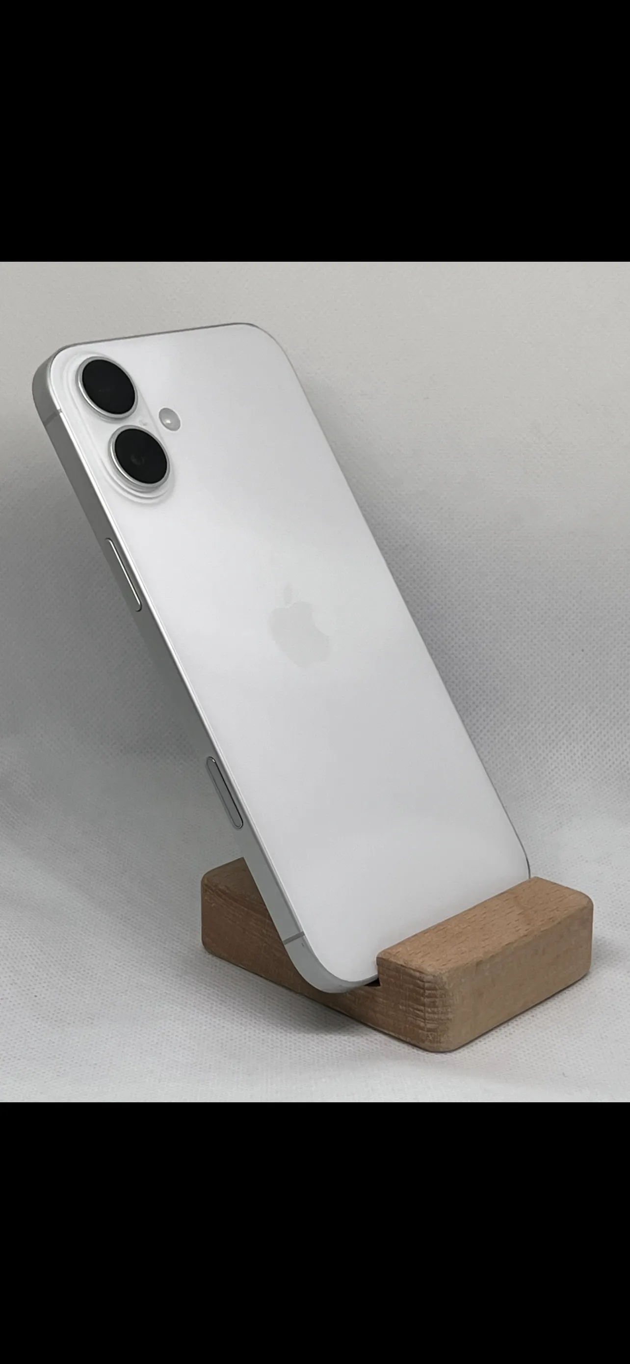 iPhone 16 - 256GB - WHITE photo 2 – Bugis, Rochor