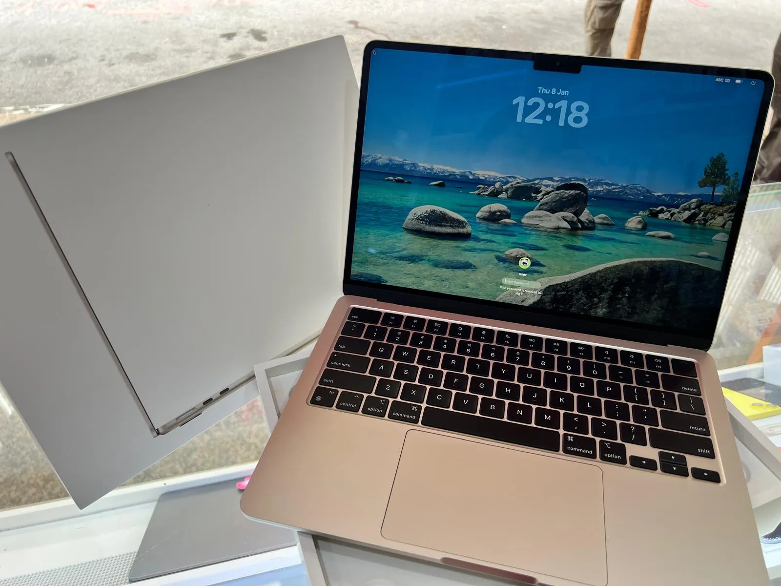 MACBOOK AIR M2 2022-256GB photo 1 – Bishan, AMK