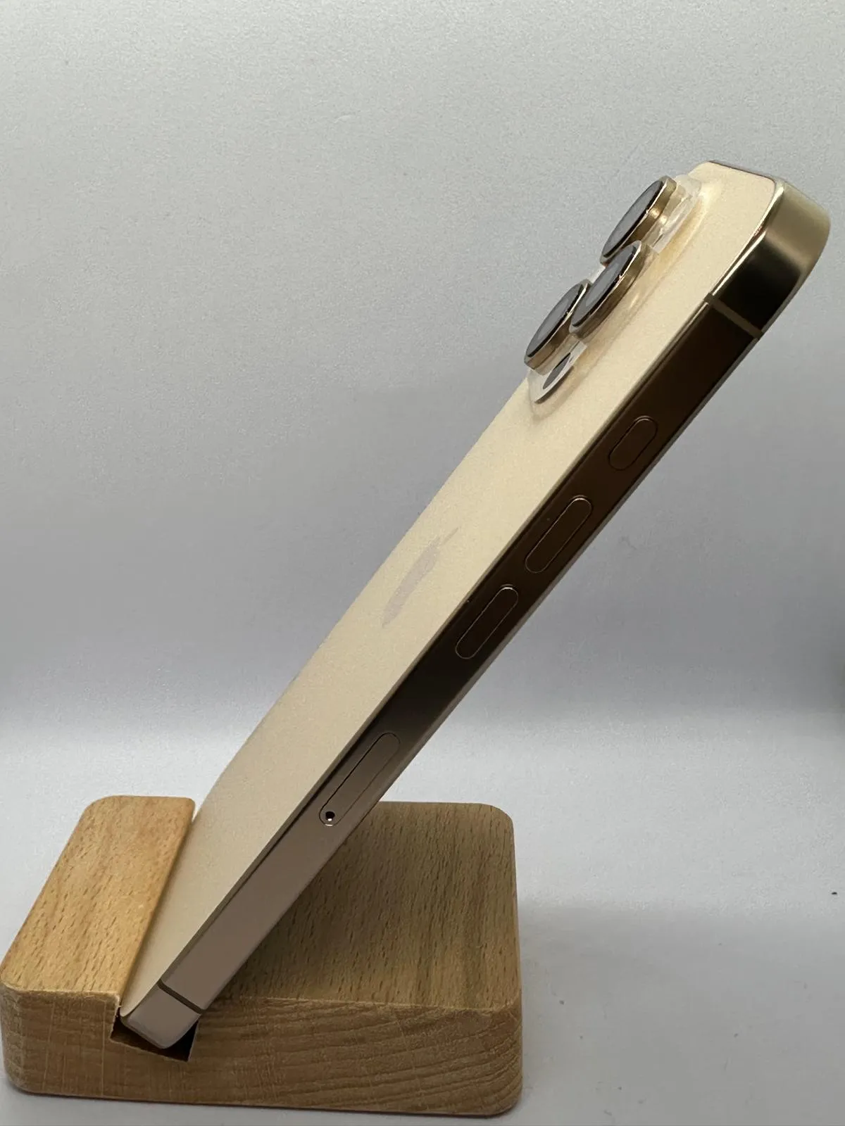 iPhone 16pro-128GB photo 2 – Yishun
