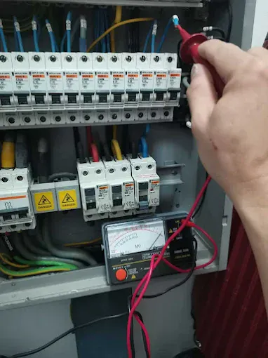 Image Experienced Electrician Wilson Delivers Quality Service – LS Electrician Singapore