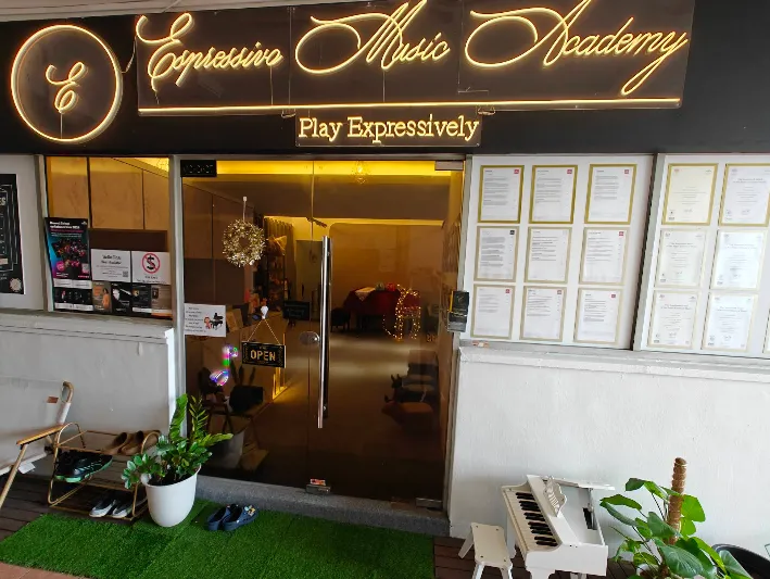 Image Teacher Vivian’s Relaxed & Effective Piano Coaching 