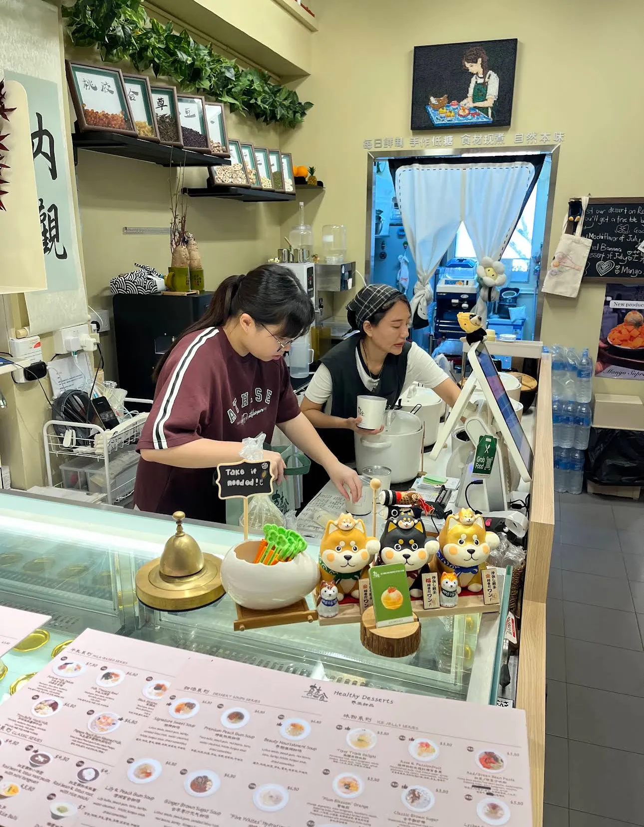 Image Soft-Spoken Owner with Transparent Menu – 囍食甜品 Ecstatic Desserts