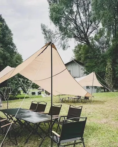 Image relaxed, family-friendly restaurant with a unique camping theme