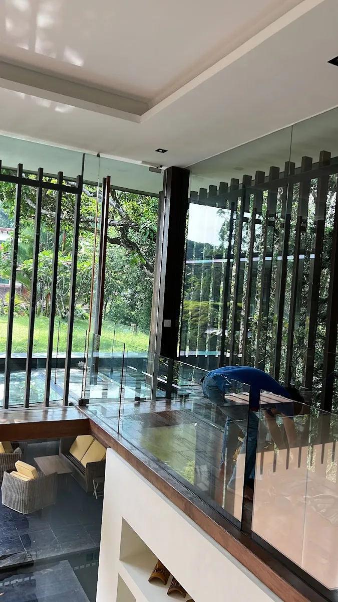 Image Y4 Glass, Doors, Locks Services