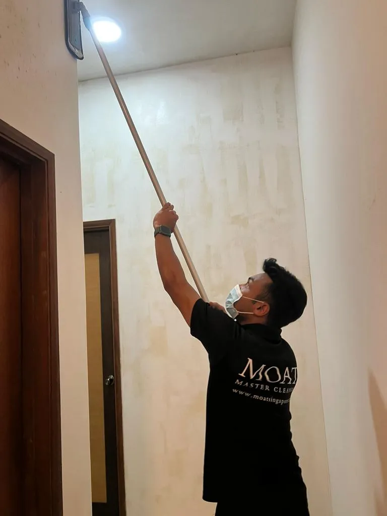 Image MOAT MASTER CLEANER LIMITED LIABILITY PARTNERSHIP