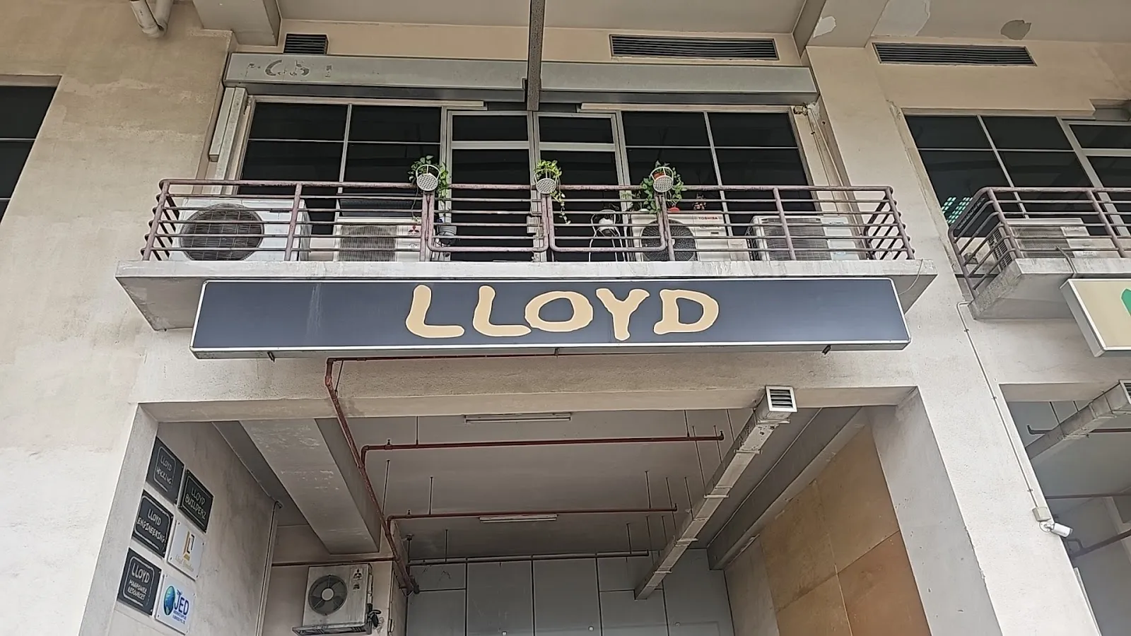 Image Lloyd Hacking Pte Ltd