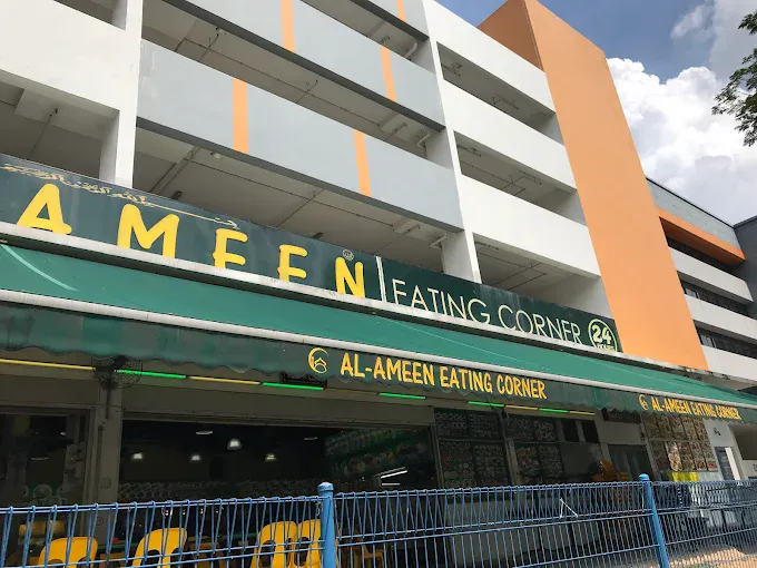 Image Al-Ameen Eating Corner: Delicious Halal Food, Huge Variety, and Lively Atmosphere!